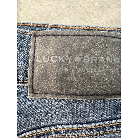 Lucky Brand Jeans Mens 32x30 Blue 223 Straight Fit Stretch Medium Wash Denim - Picture 2 of 13